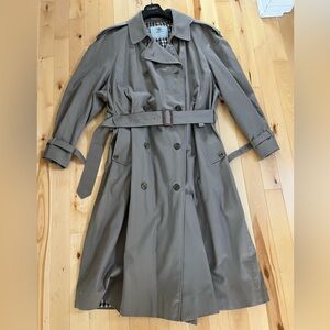 Unisex Vintage Aquascutum Trench Coat in Tan